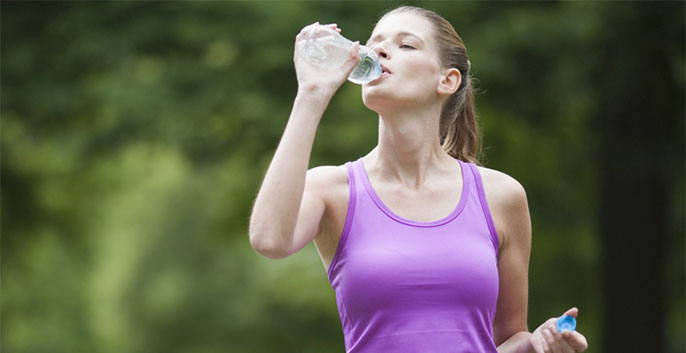Uống nước sẽ giúp bạn giảm cân tự nhiên
