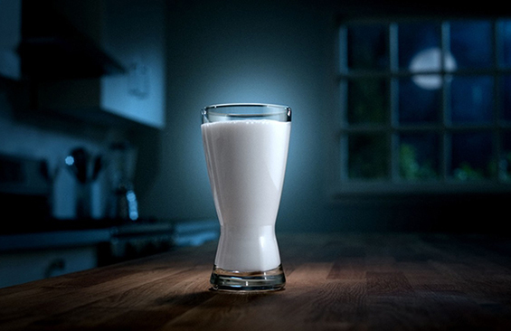 Uống sữa trước khi đi ngủ - Bí quyết chăm sóc sức khỏe
